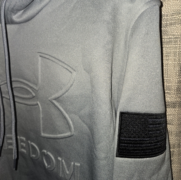 Under Armor Gray embrossed hoodie Large - Picture 5 of 12